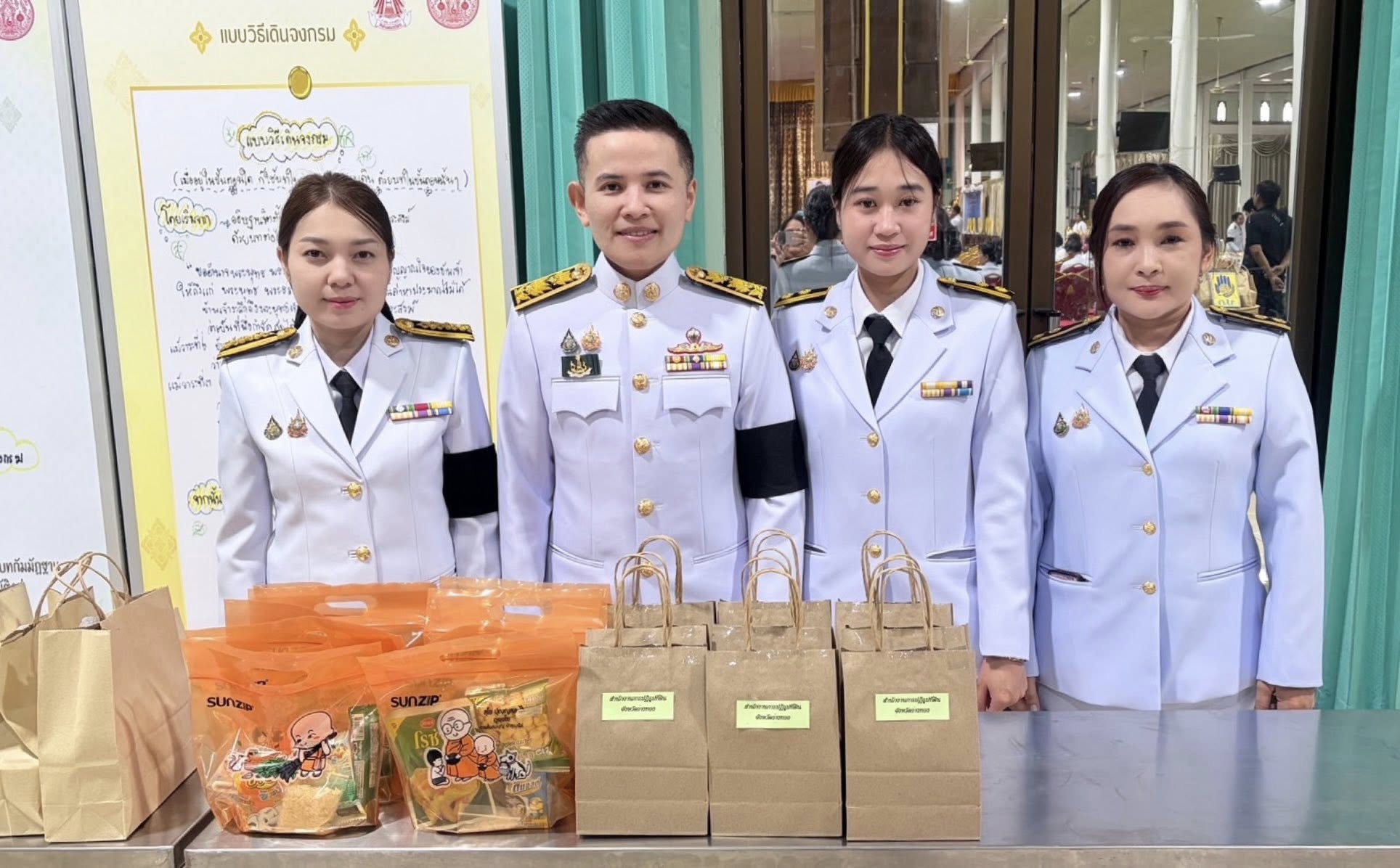 title - พิธีเจริญพระพุทธมนต์และพิธีทำบุญตักบาตรถวายพระราชกุศลเนื่องในโอกาสวันคล้ายวันประสูติ สมเด็จพระเจ้าลูกยาเธอ เจ้าฟ้าทีปังกรรัศมีโชติ มหาวชิโรตตมางกูร สิริวิบูลยราชกุมาร 